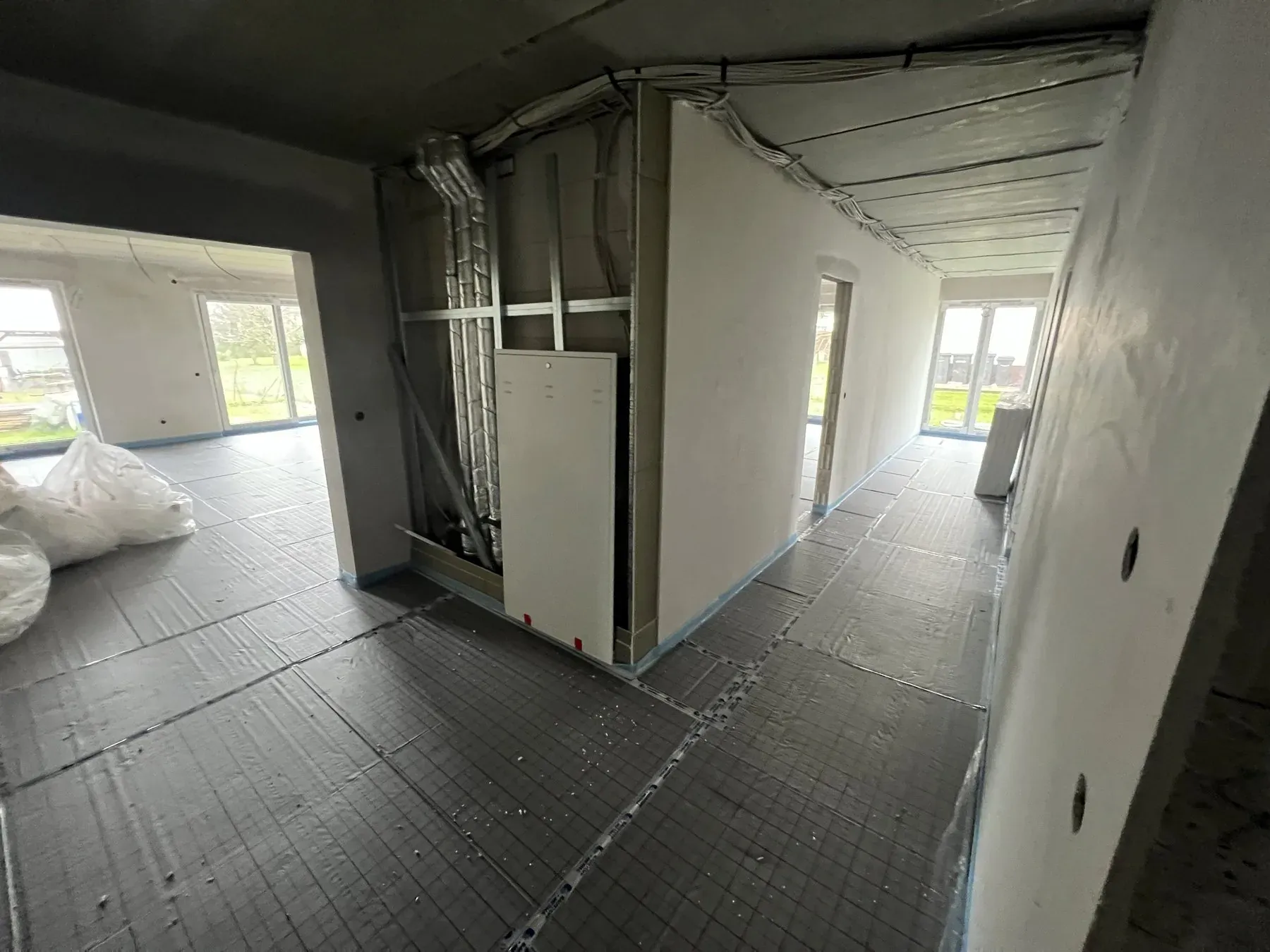 Estricharbeiten auf einer Baustelle von Lahnau Bau GmbH – Bild 3